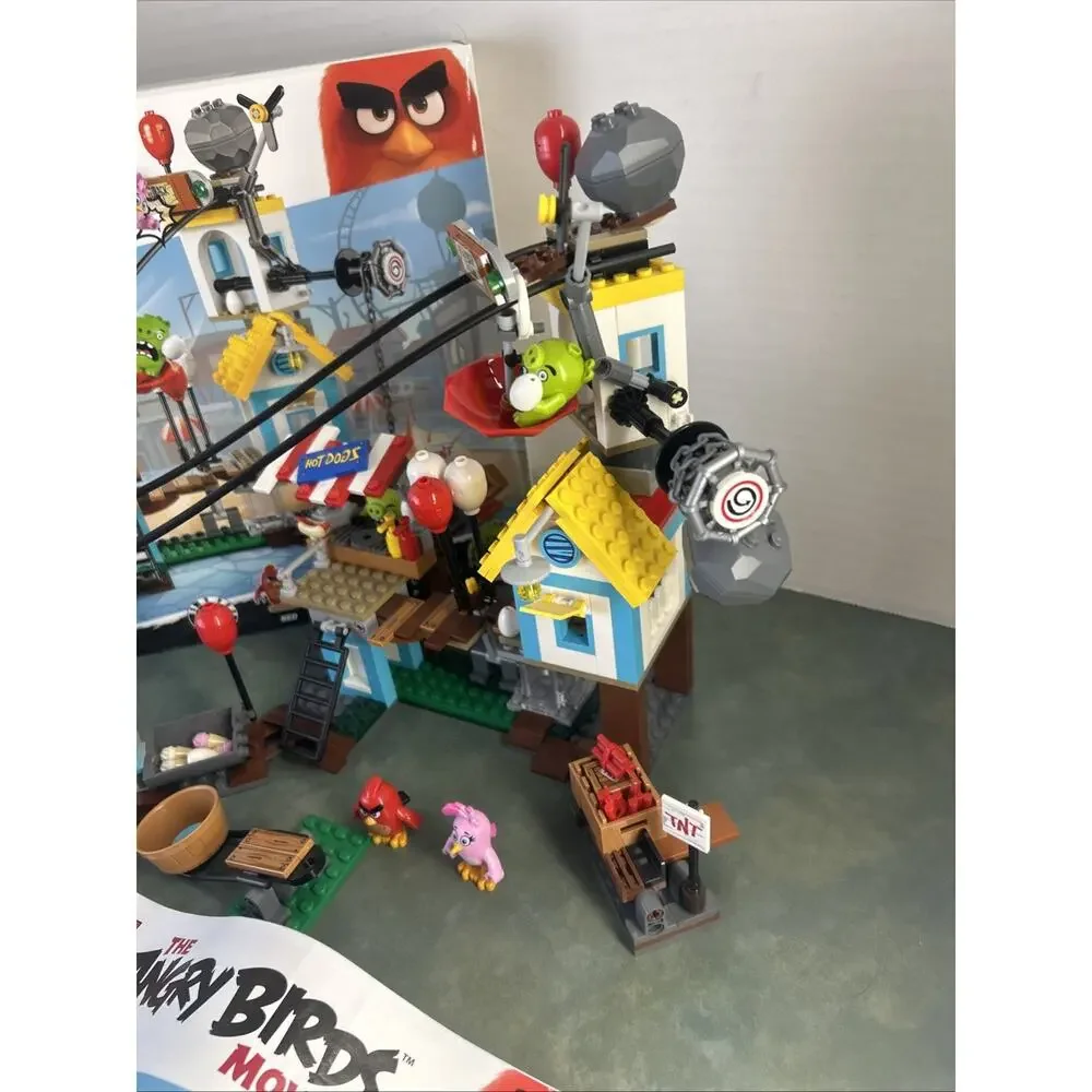 LEGO Angry Birds Movie 75824 Pig City Teardown Complete Retired 386 Pieces